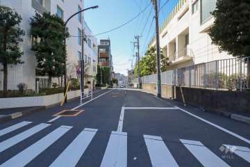敷地北側の前面道路
