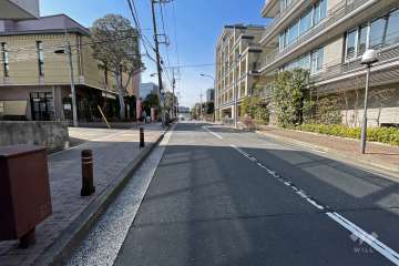 敷地南東側の前面道路（東側から）