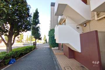 敷地北側の前面道路