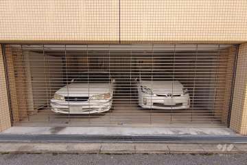 敷地内駐車場（屋内平面式・リングシャッター付き）