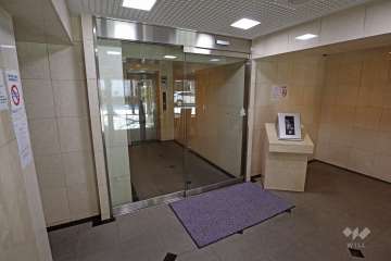 エントランスはオートロック付きです。