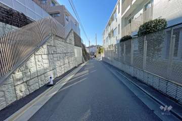 敷地東側の前面道路