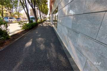 敷地南側の前面道路（東側から）