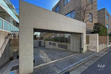 駐車場の出入り口