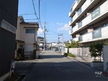 敷地南側の前面道路