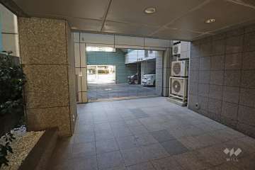 駐車場の出入り口（リングシャッター付き）