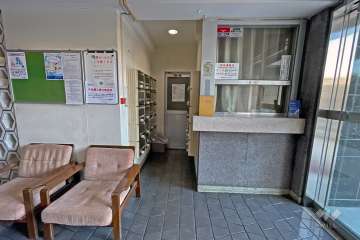 共用ポストと休憩スペース