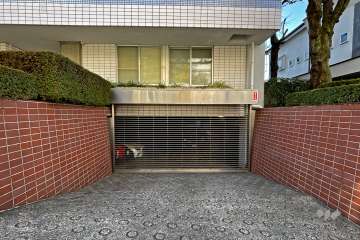 駐車場の出入り口（リングシャッター付き）