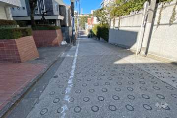 敷地北側の前面道路