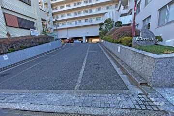 駐車場の出入り口