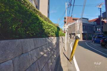敷地南側の前面道路