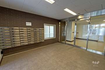 エントランスホールと共用ポスト