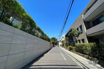 敷地北西側の前面道路