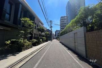 敷地北西側の前面道路