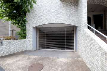 駐車場の出入り口（リングシャッター付き）　