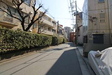 敷地南西側の前面道路