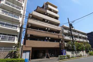 菱和パレス駒場東大の外観（南西側から）