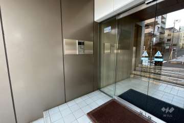 エントランスはオートロック付きです。