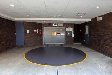 敷地内駐車場（屋内機械式）