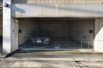 駐車場出入り口（リングシャッター付き）