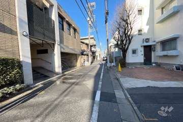敷地北側の前面道路
