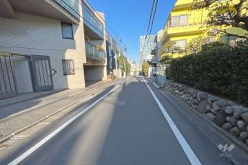 敷地北東側の前面道路
