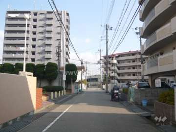 周辺の街並み（区画の整った住宅地です）