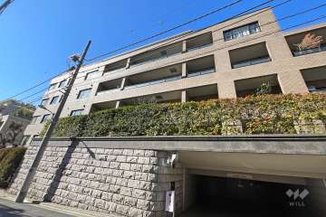 ディアナガーデン神宮前の外観(東側から）