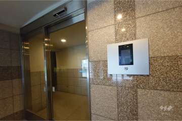 エントランスはオートロック付きです。