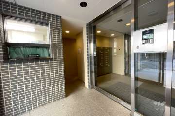 エントランスはオートロック付きです。