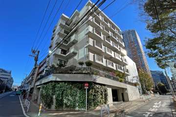 パセオ青山の外観（西側から）