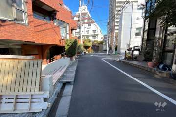 敷地東側の前面道路