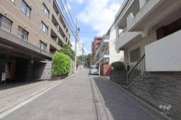 敷地北西側の前面道路