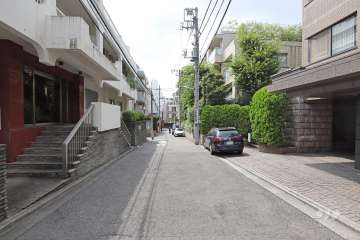 敷地北西側の前面道路