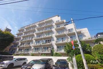 秀和高樹町レジデンスの外観（東側から）