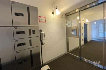 エントランスはオートロック付きです。