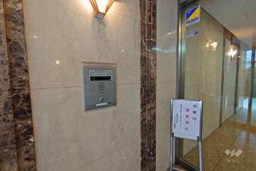 エントランスはオートロック付きです。