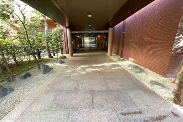 エントランスアプローチ内の通路