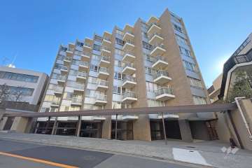 青山コーポラスの外観(南西側から）