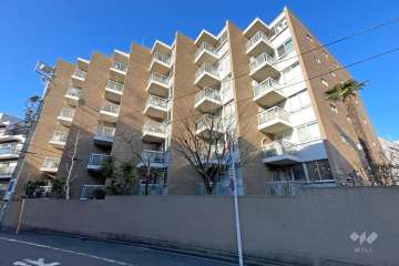 青山コーポラスの外観(東側から）