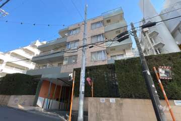 東急ドエルアルス神宮前の外観（南西側から）