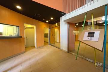 エントランスはオートロック付きです。