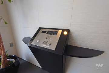 エントランスはオートロック付きです。