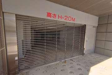 駐車場の出入り口（リングシャッター付き）