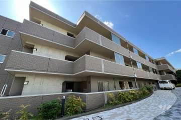 パークグランディ代々木の外観（南東側から）