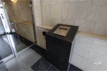 エントランスはオートロック付きです。