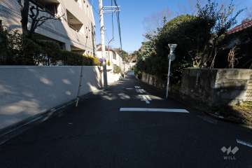 敷地南側の前面道路