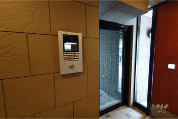 エントランスはオートロック付きです。