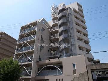 キューブ東塚口の外観（東側から）