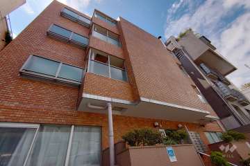 ライオンズマンション代々木の外観（北東側から）